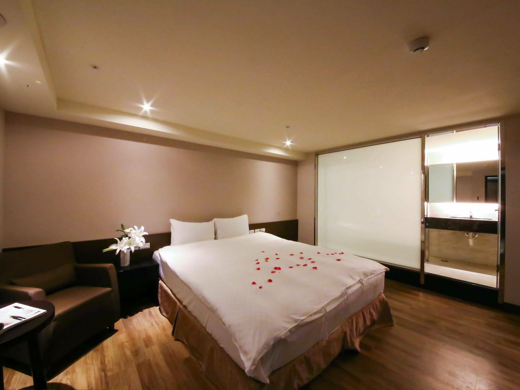 Jai Chateau Hotels & Hostels Đài Nam Ngoại thất bức ảnh